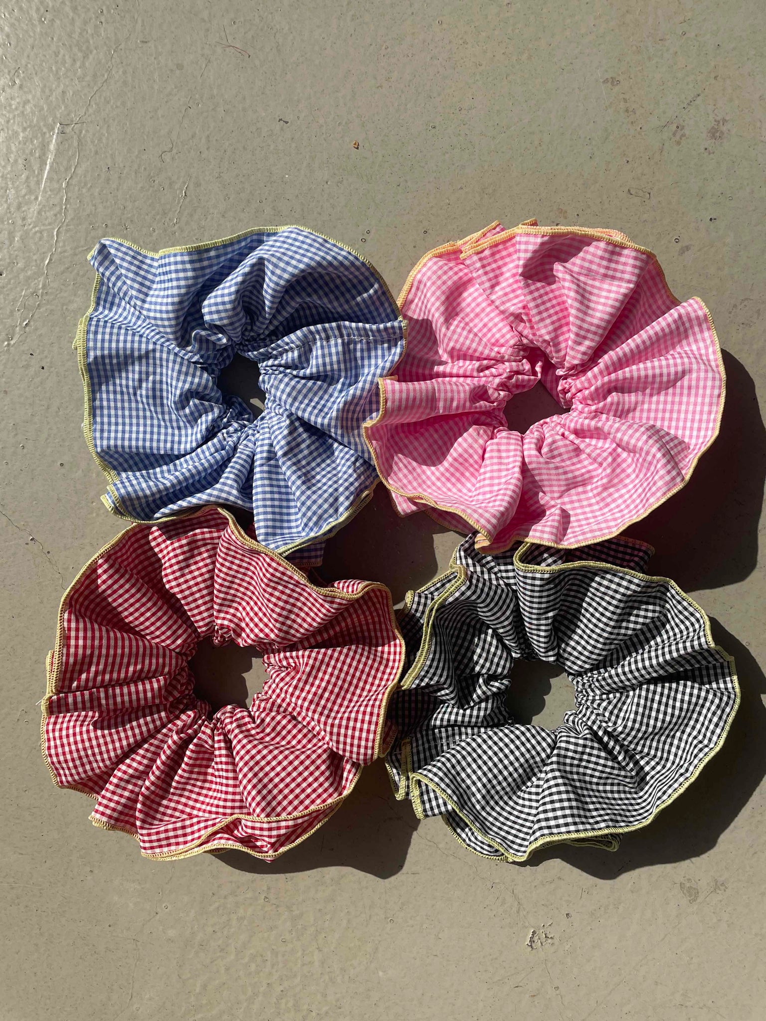 GINGHAM OVERSIZED SCRUNCHIE